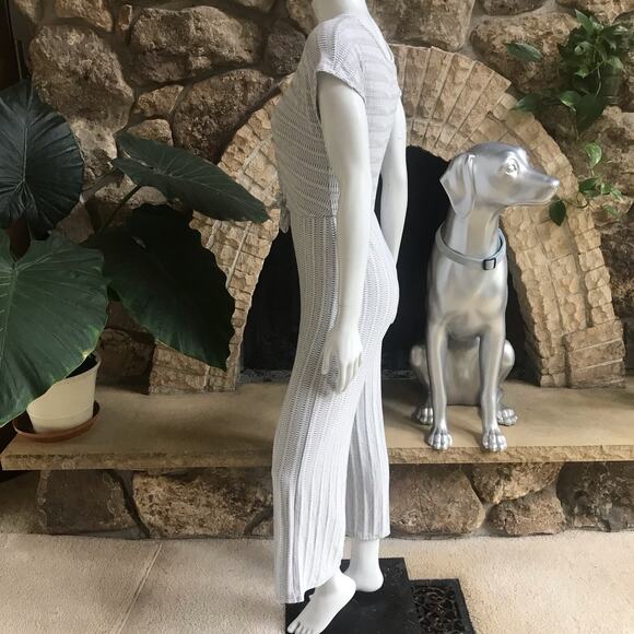 Caution to The Wind Gray Textured Short Sleeve Tie Front Jumpsuit Wide Leg Med - Picture 2 of 7